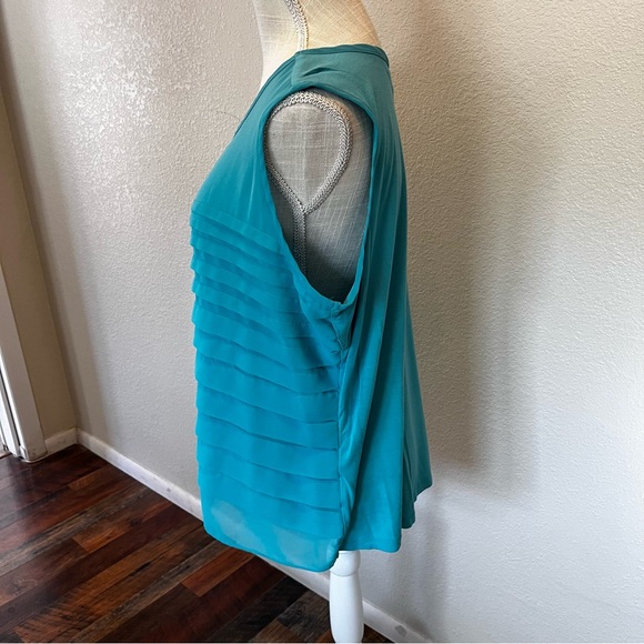 Avenue Turquoise Sleeveless Women's Top - Size 14/16 - Picture 2 of 14